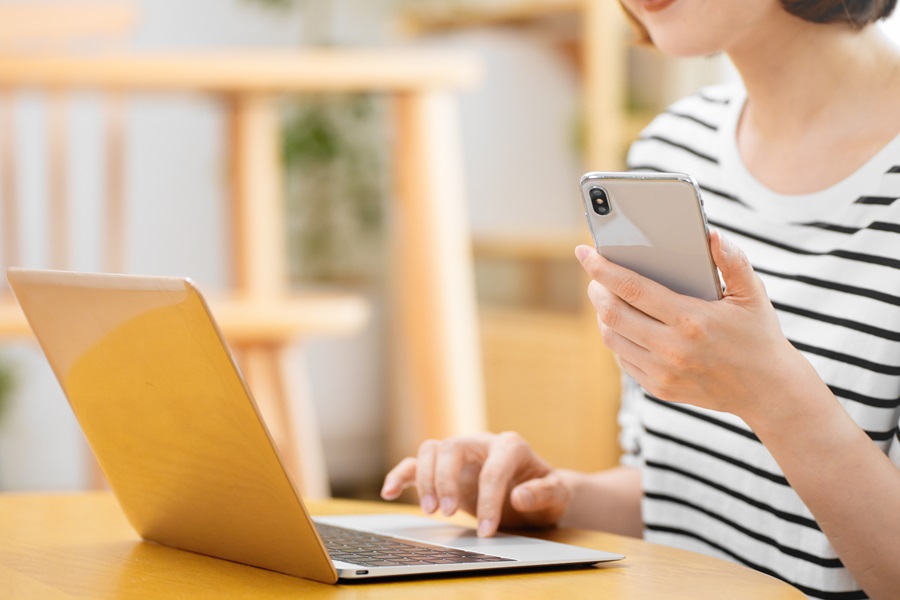 「チャットレディアプリ」と「チャットレディサイト」の違い