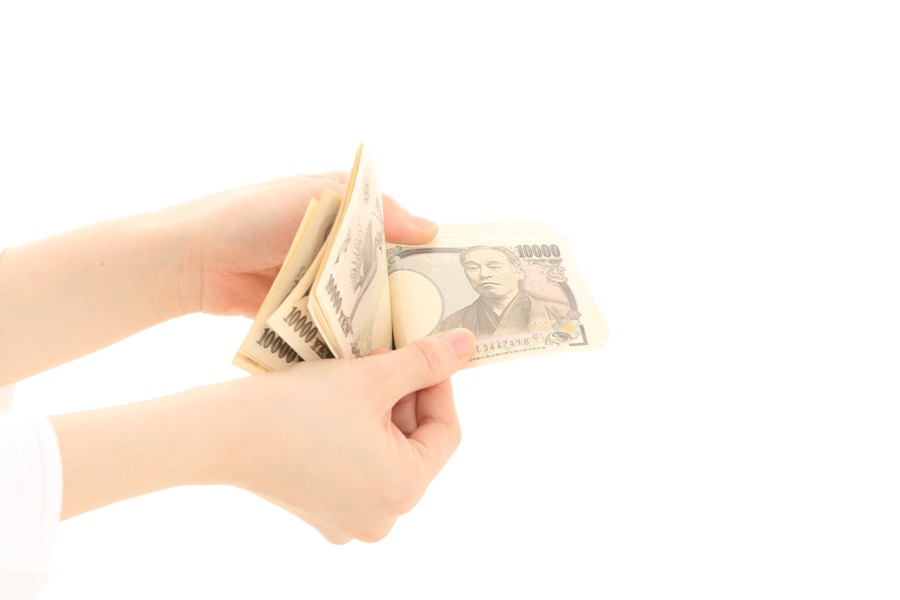 チャットレディの給料は現金手渡しが主流
