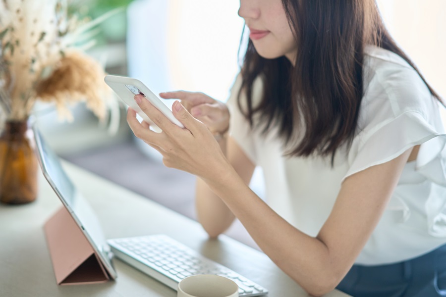 事務所に所属していない場合は振り込みになる