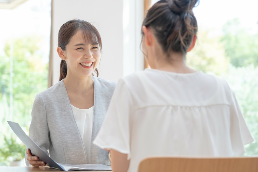 事務所の監視が辛い時は相談しよう
