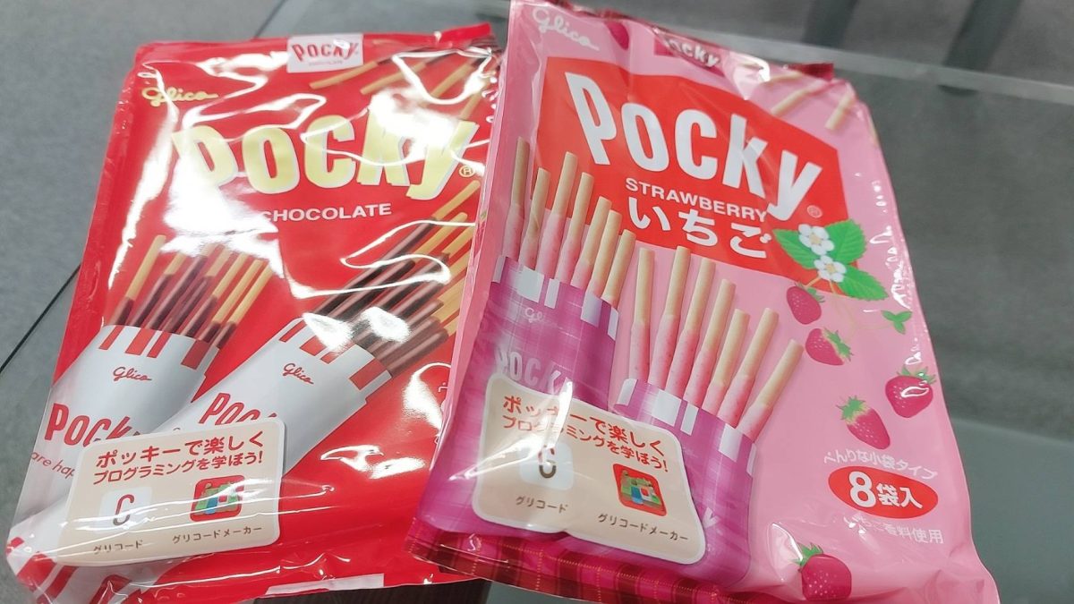 女の子達とポッキー食べました(*´ω｀*)♡