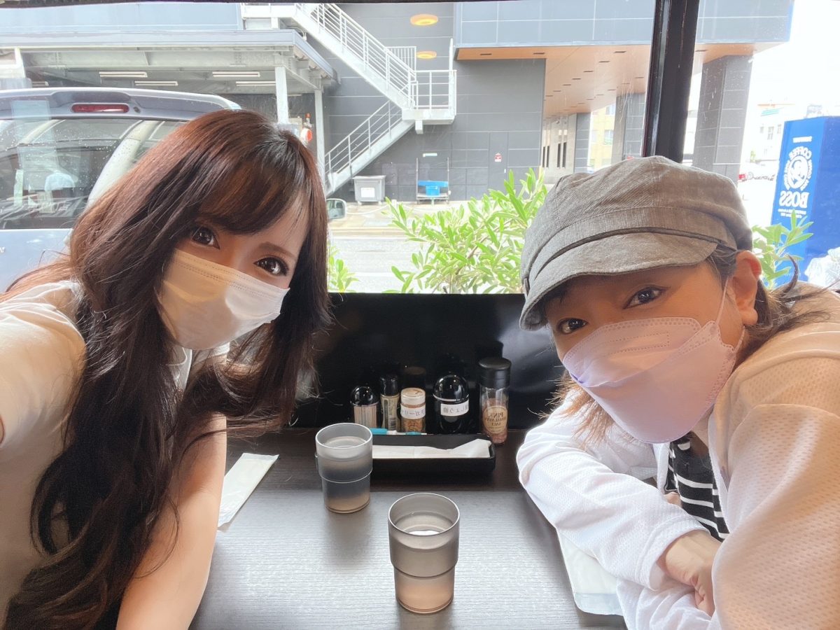 【高収入　バイト】今日も女子会、ランチタイム！